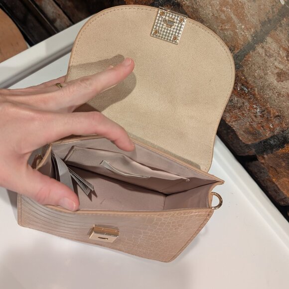 H&M Faux Croc Mini Top Handle Bag Beige Tan w/ Gold Chain Crossbody - Picture 10 of 10